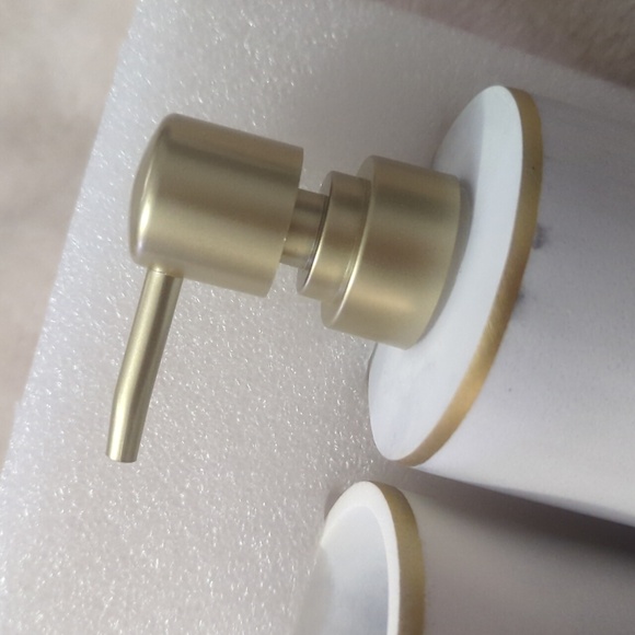 New Resin Bath Set - Picture 2 of 4